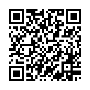 叶秋看着绷住自己胳膊不放的老头二维码生成