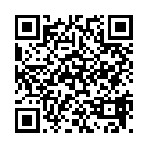 合着苦涩的泪水全部落在他的薄唇上二维码生成