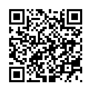 吉巴目瞪口呆地看着庆祝进球的圣保罗球员二维码生成