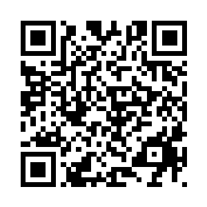 同时右手上前抓住夏天的胳膊一跃二维码生成