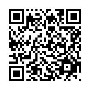 同时扯动了一下自己的手上面的雨伞二维码生成