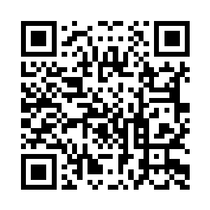 同时抱着怀里的小人儿快速的后退二维码生成