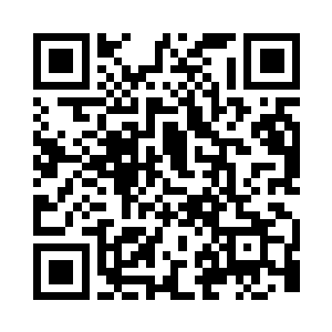 同样的被另一群的年轻男女们紧紧的抱住二维码生成