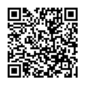 后面追击的那人自然也会跟着一跃而下――如此一来二维码生成