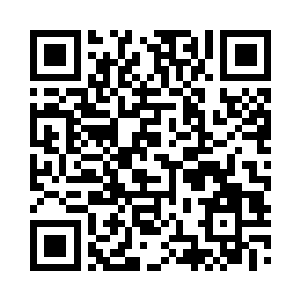 向组委会分配给维多利亚的秘密的更衣室走去二维码生成