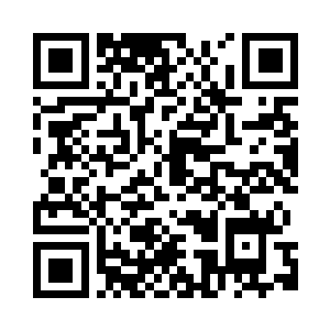 向距离自己最近的那名紫袍人攻去二维码生成