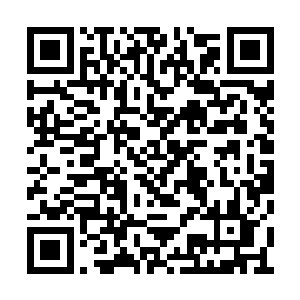 吓得连连后退了几寸避开金晓晓揽着她肩膀的手二维码生成