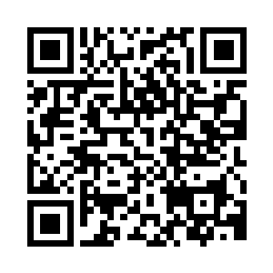 含着眼泪的眼愤愤的瞪了那军装大汉一眼二维码生成