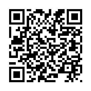 吴东方接过李毅手中的投资意向书二维码生成