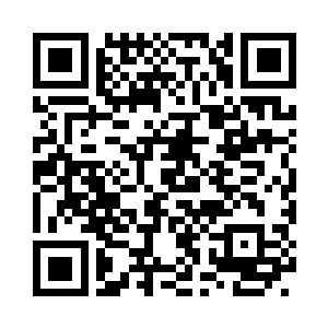 吸附着银色圆盘的那扇门突然间脱离车体二维码生成