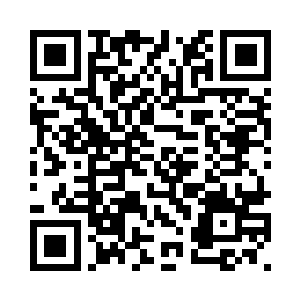 周允晟喜笑颜开的接过爱人递来的二维码生成