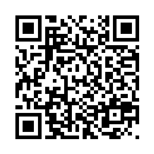 周允晟将未满一岁的二皇子抱在怀中二维码生成