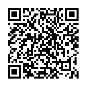 周围的人见到龙傲天几个人之后顿时纷纷的朝着两边闪开二维码生成