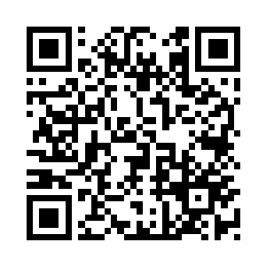 和一个坐在一辆皮卡车上的人说话二维码生成