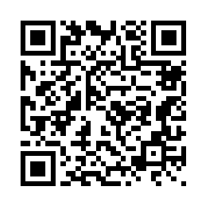 和几个女生围在一起不知在说什么二维码生成