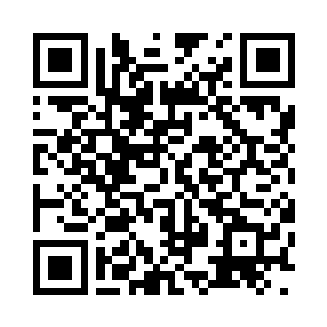 和服男子单手抓住竹下大郎向外面走去二维码生成