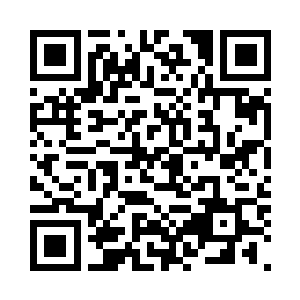 和袖套的中年男人听到外面的说话声二维码生成