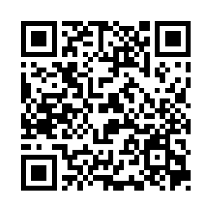 哪个正常的女下属对着领导说话会抛着媚眼二维码生成