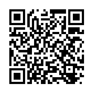 唐亦森的两指之间夹着一根点燃的香烟二维码生成