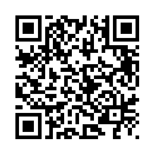 唐凝雪把手中的光碟盒子拿在手边二维码生成