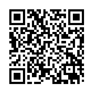 唐慕馨跟李念薇还有凌小依坐在客厅的沙发上二维码生成