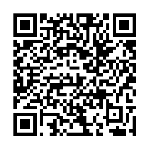 唐晓菲直接给我发了一张穿着一套白色睡衣的照片二维码生成