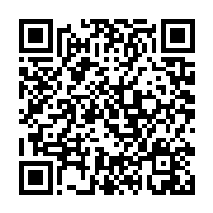 唐猛带着吃醋的表情看着铁小虎跟着凌云离开了包间二维码生成