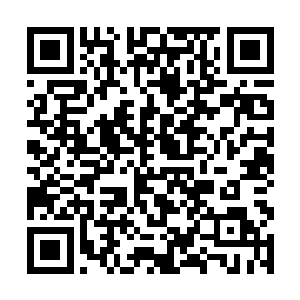 唯有一个散发出五彩之色的空间通道安静的挂在那里二维码生成