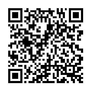 喜欢代班摸摸车的几个小子就凑上去热切的接过车钥匙二维码生成