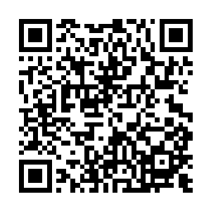 因为她那对引以为豪的玉峰又被一双有力的手给撑住了二维码生成