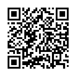 因为此时蒋梦蝶拉着一个箱子正在下楼二维码生成