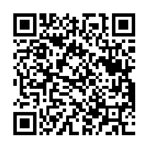 因此龙傲天不顾一切的朝着两女的方向快速的移动过去二维码生成