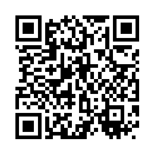 因而在山岳般的身躯旁边缭绕着各种五光十色二维码生成