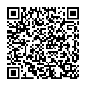 团团将巴尔曼和小雪围困起来的兵士们都同意做出了张弓满弦的动作二维码生成