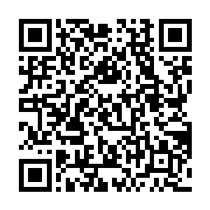 围观的一些年轻男子看到孟瑶这样漂亮的女生都出来了二维码生成