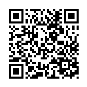 围过来的还有几个负责维护秩序的弯刀武士二维码生成
