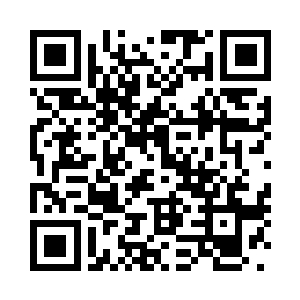 固执的立在打开的的士后排车门处二维码生成