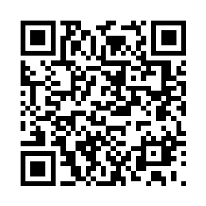 在一家店铺的门边翻滚一下爬了起来二维码生成