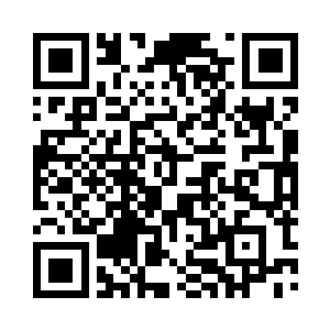 在一群光芒四射的卫士中央走出一个女孩二维码生成