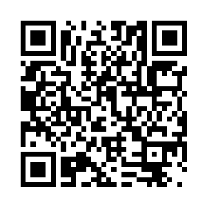 在一群西装笔挺的应届毕业生当中二维码生成