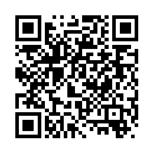 在一脚把铁门给踹到半空中的同时二维码生成