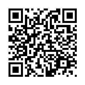 在仓库的正中央站着十几个手拿ak的日本人二维码生成