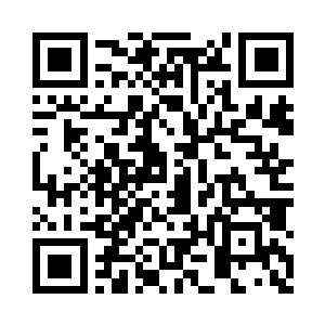 在他前方的地面上出现了一个硕大无比的黑影二维码生成