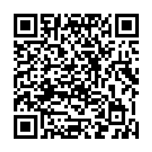 在他身体周围的那些黑气似乎想要从他的身体之中逃出来二维码生成