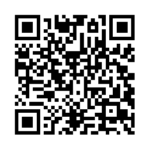 在后台的黛玻菈略有些紧张地盯着电视机二维码生成