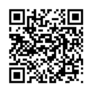 在后面凌空一刀朝着那个独行者劈了下去二维码生成