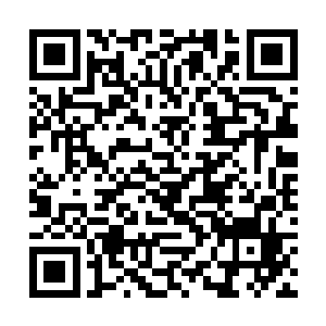 在场这些属于空军精英的军人们也难免议论纷纷起来二维码生成