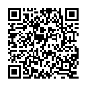 在太空中停着一整排二十六艘最新快的圣光战舰二维码生成