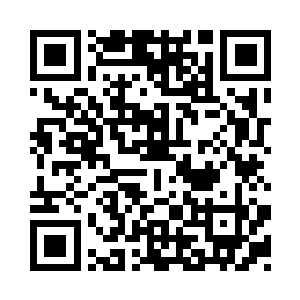 在她的膝盖底下竟垫着一滩鹅卵石子二维码生成