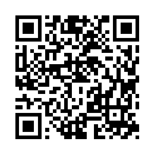 在她眼前的鸟巢五光十色不断的交替闪现二维码生成